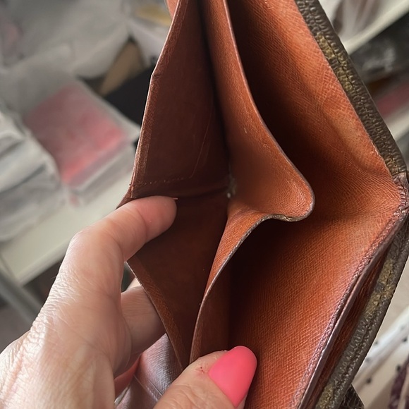 LOUIS VUITTON Monogram Elise Compact Wallet - Picture 6 of 13